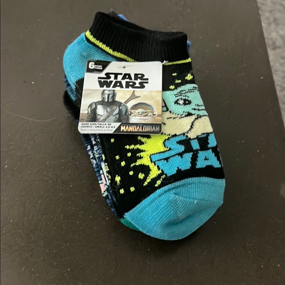 Star Wars Mandalorian Baby Yoda Socks 6pk youth small size 4.5-8.5